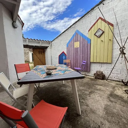 Maison Typique Oleronnaise, 6 Couchages, Centre Bourg - Fr-1-246a-130